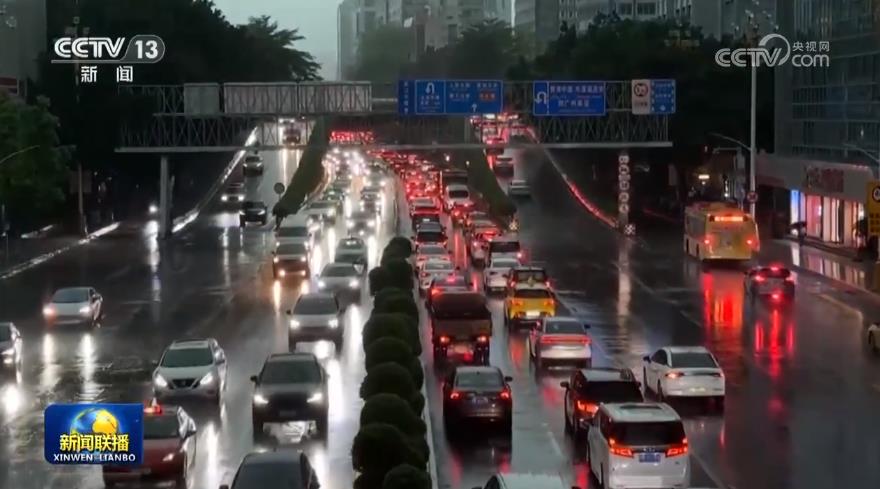 南方多地强降雨 各部门积极应对